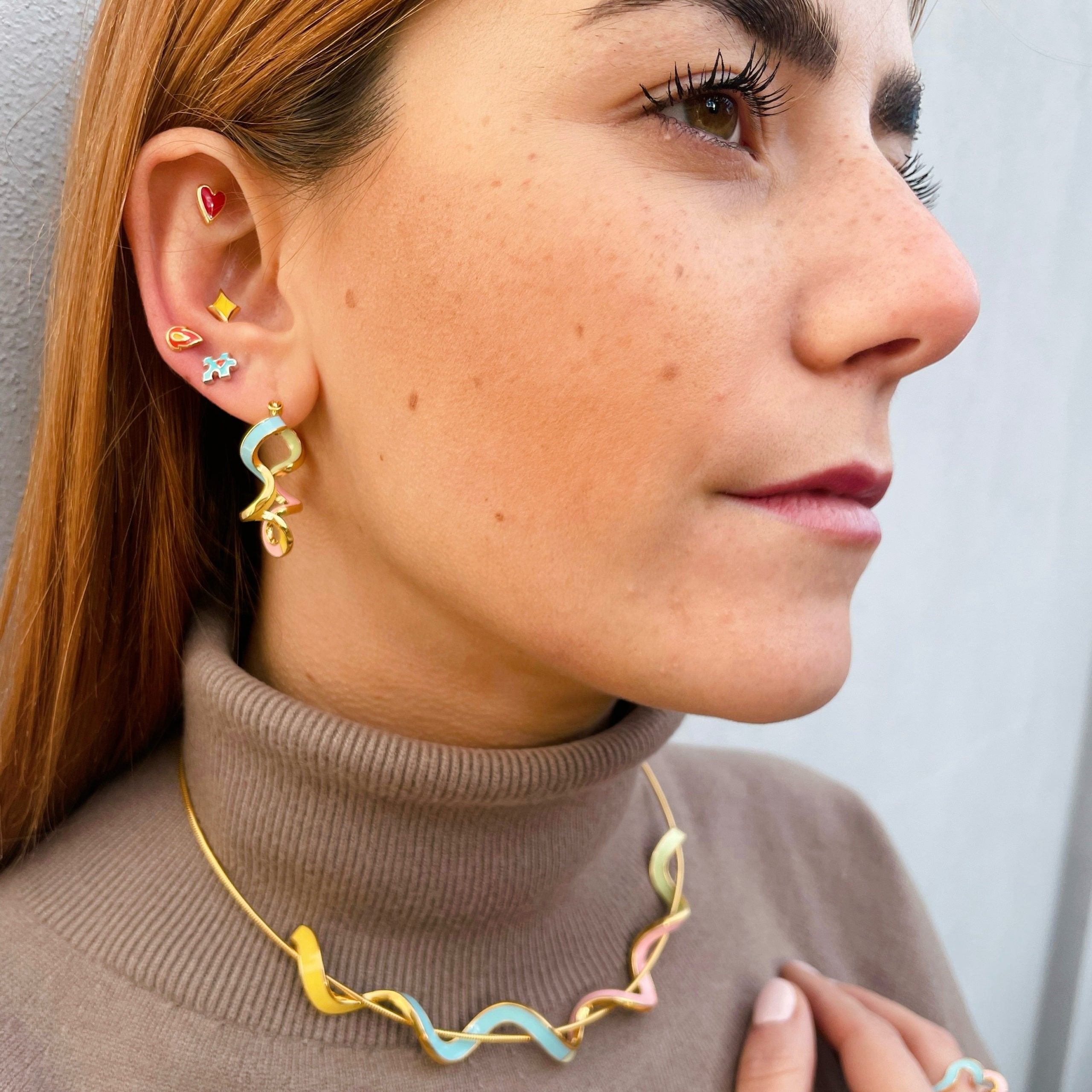 Adjustable rigid necklace colored RIBBON